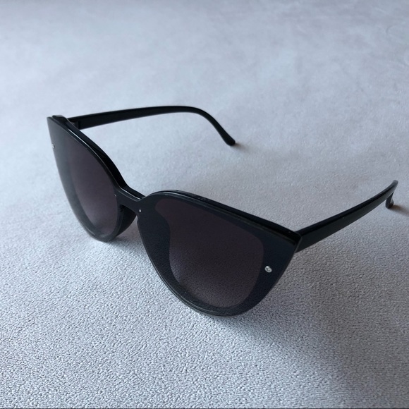 Black Cat Eye Sunglasses with Purple Hue Lens - Picture 8 of 8